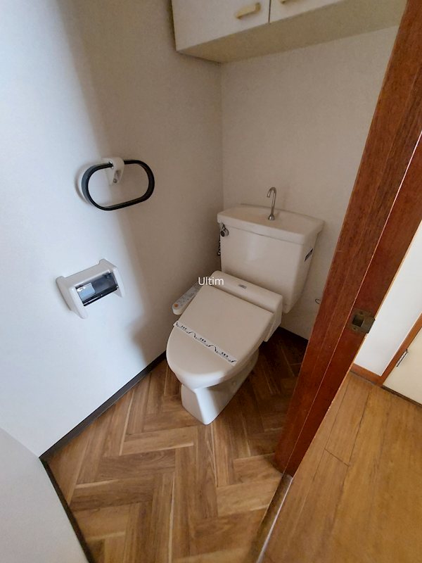 トイレ　※別のお部屋のお写真です。御参考までに。