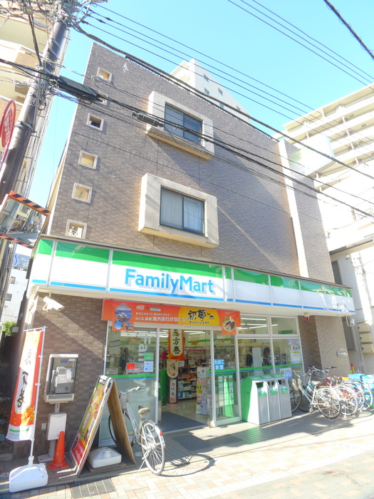 コンビニ　ファミリーマート（コンビニ）まで200m