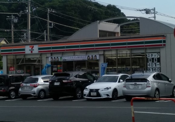 コンビニ　セブンイレブン 新横浜駅東店（コンビニ）まで255m