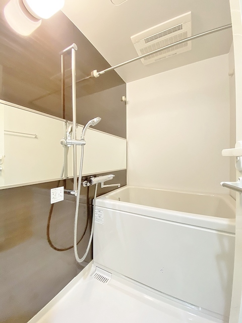 バス・シャワールーム　浴室乾燥・暖房・２４時間換気機能付き