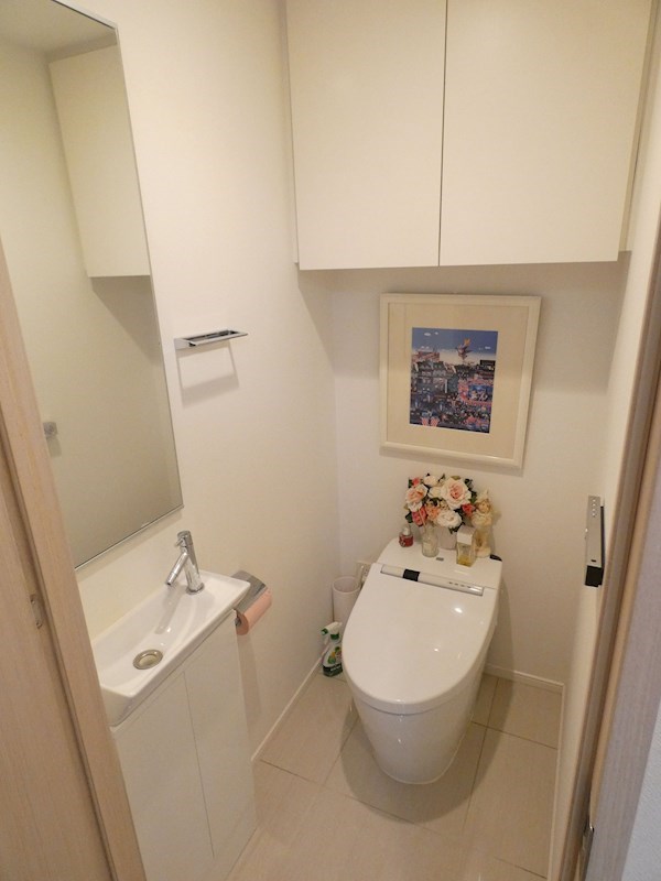 トイレ　家具は付きません。