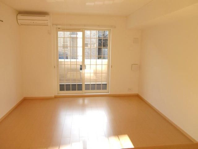 居室・リビング　★開放的な洋室１０．２帖です★