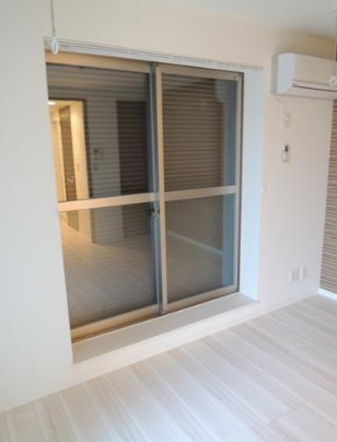 居室・リビング　別部屋の写真を使用しております。