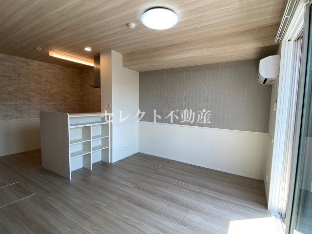 居室・リビング　【ウェスタ古閑中】105 リビング