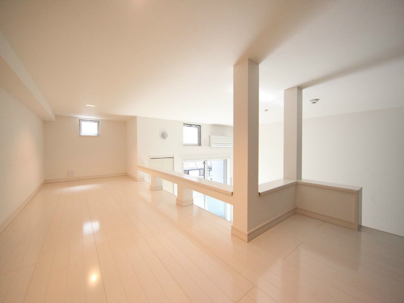 その他部屋・スペース　上階ロフト5.7帖（収納でもお部屋でも使えます）