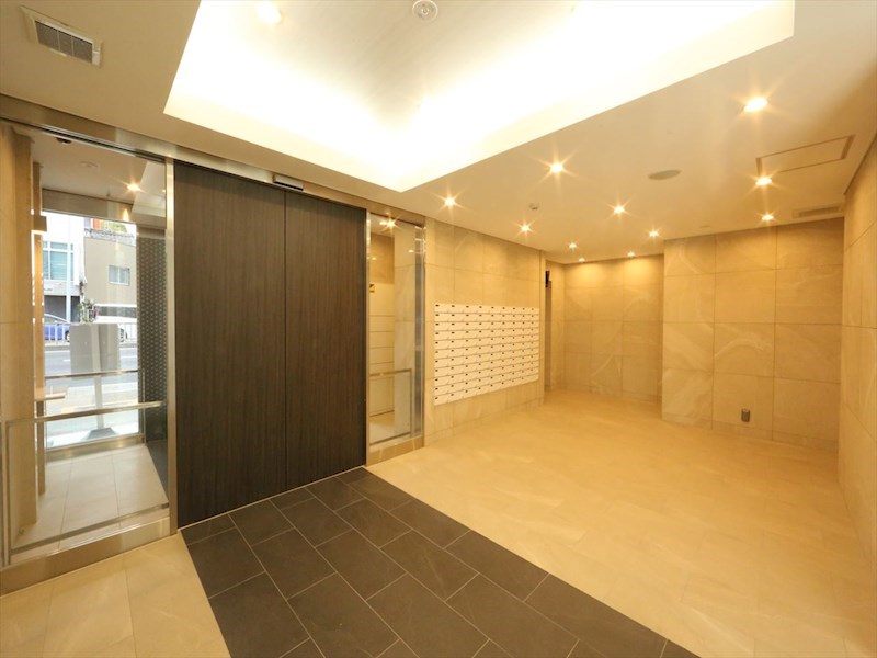 エントランス　エントランス　オートロック　防犯カメラ