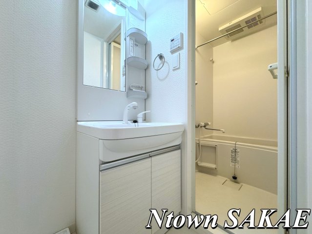 洗面設備　広い洗面スペース