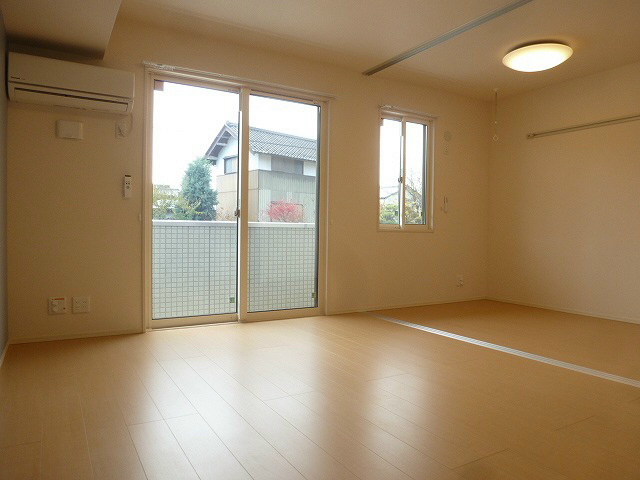 居室・リビング　102号室のお部屋です