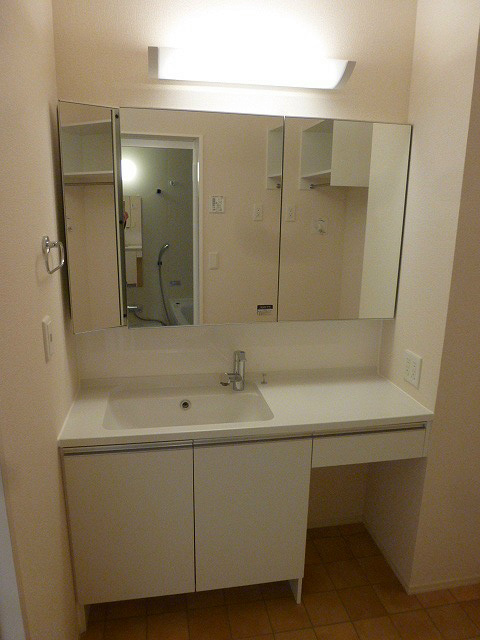 洗面設備　102号室のお部屋です