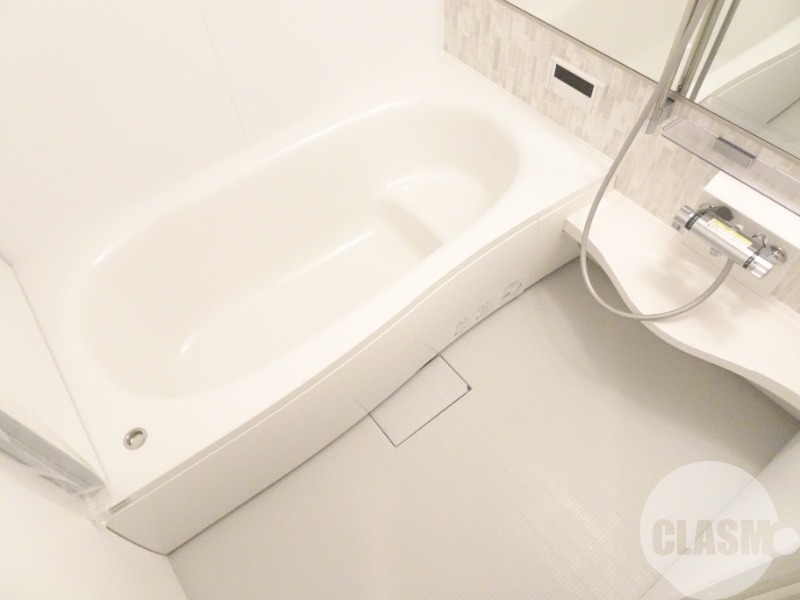 バス・シャワールーム　浴室乾燥機＆追焚機能付き広々バスルーム♪