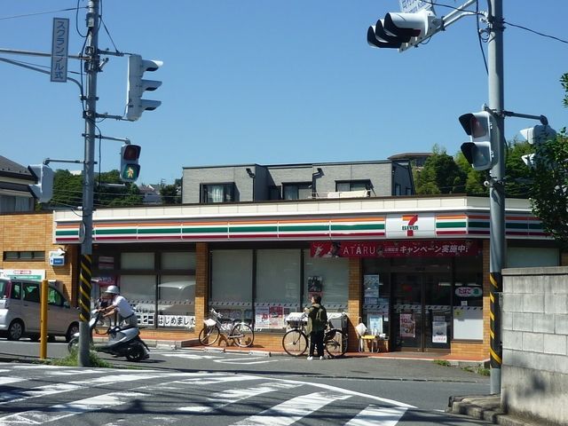 コンビニ　セブンイレブン横浜岡村4丁目店（コンビニ）まで737m