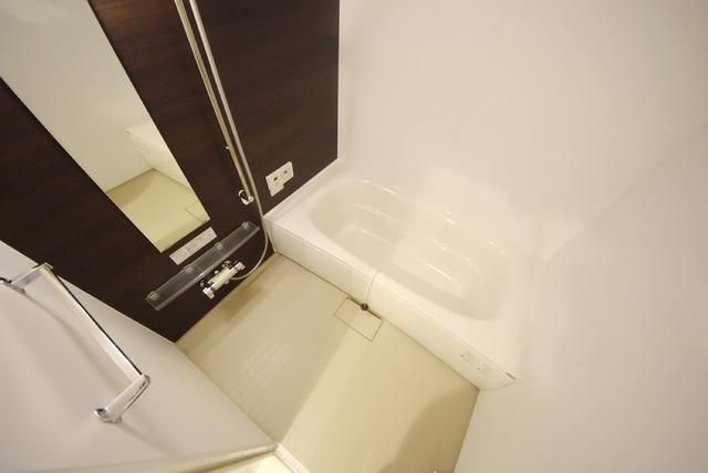 バス・シャワールーム　鏡付のバスルームです