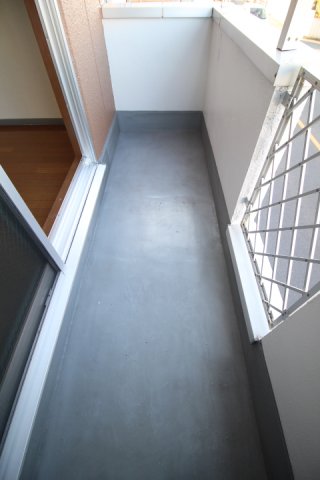 バルコニー　お洗濯にも便利なバルコニー付き