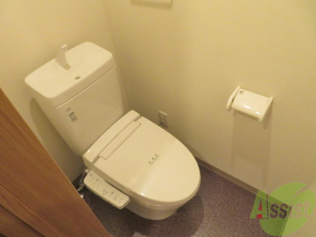 トイレ　ウォシュレット機能がついたトイレです。安心して使用できます。