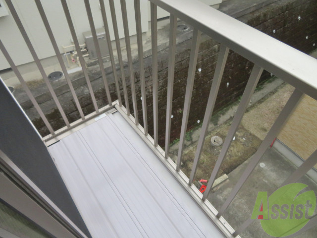 バルコニー　バルコニー。洗濯物がはかどりそうな広さがありますよ。