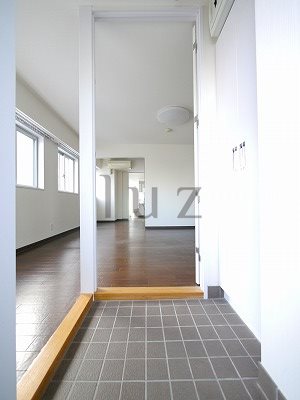 玄関　広々とした玄関スペース！