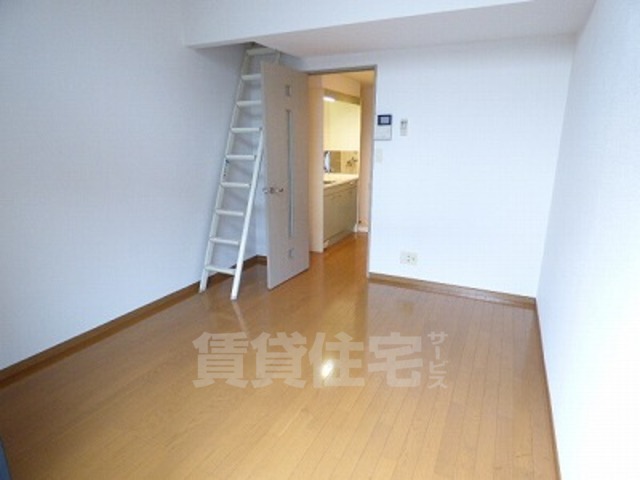 居室・リビング　同物件別部屋