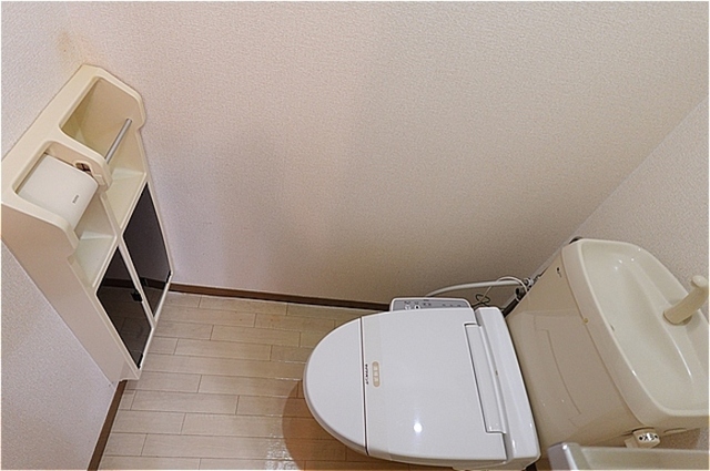 トイレ　温水洗浄暖房便座のトイレ