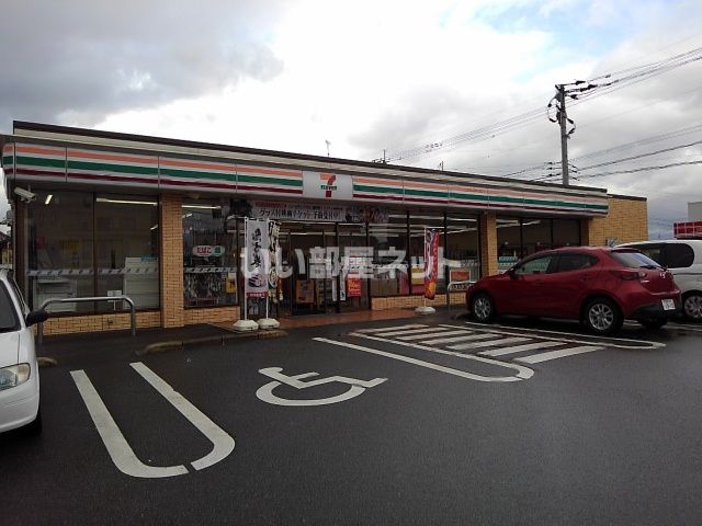 コンビニ　セブンイレブン久留米荒木店（コンビニ）まで772m
