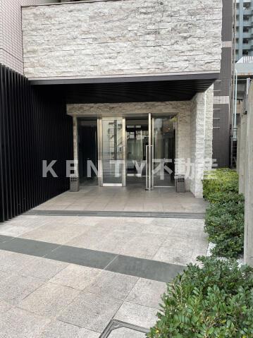 エントランス　落ち着いたエントランスです