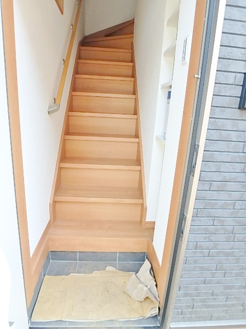 玄関　同じ建物の参考写真です。