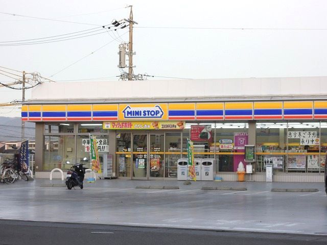 コンビニ　ミニストップ清水草薙一里山店（コンビニ）まで450m