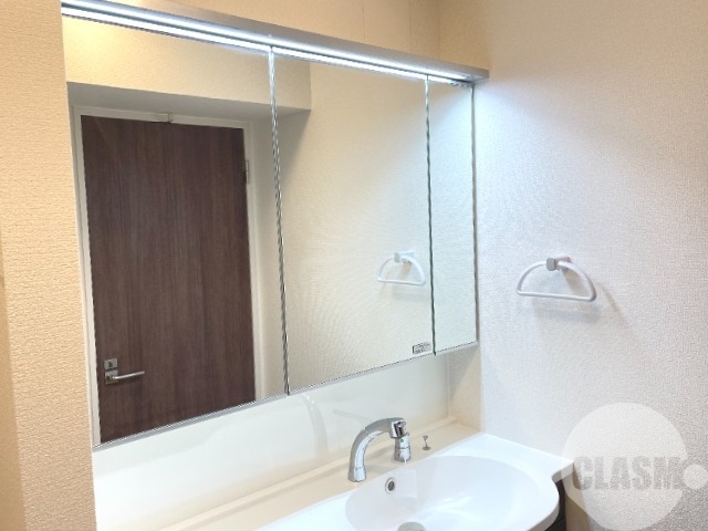 洗面設備　鏡の大きなシャンプードレッサー♪