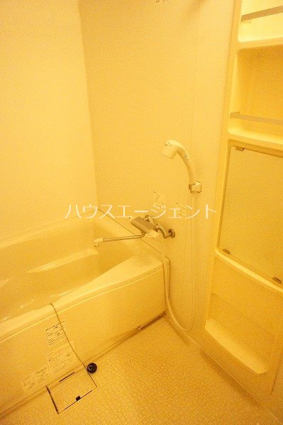 バス・シャワールーム　バス・トイレ別です。※参考画像
