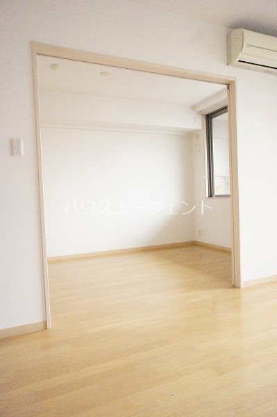 その他部屋・スペース　南向きの洋室です。※参考画像