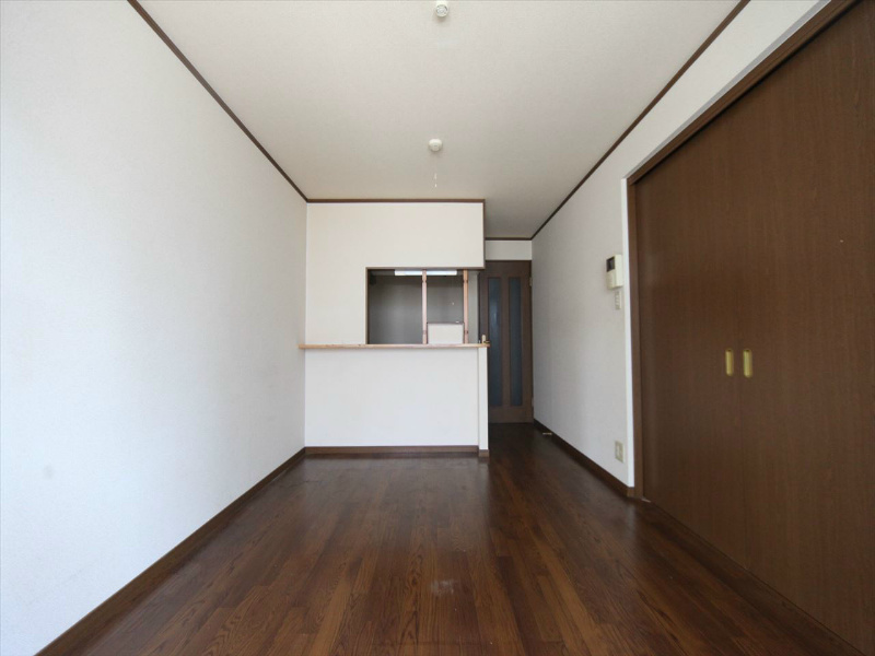 居室・リビング　ＬＤＫ10.4帖　カウンターキッチン　南向きバルコニー