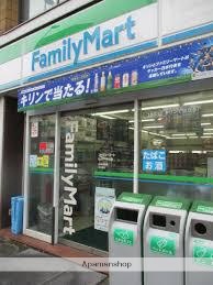 コンビニ　ファミリーマート牡丹一丁目店（コンビニ）まで111m