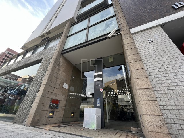 エントランス　LaDouceur湊町（ラドゥセール湊町）　エントランス