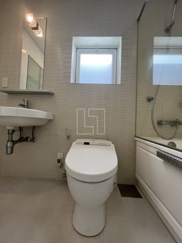 トイレ　LaDouceur湊町（ラドゥセール湊町）　温水洗浄便座