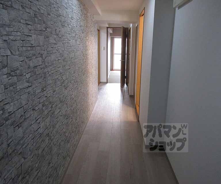 その他部屋・スペース　奥行きのある廊下です