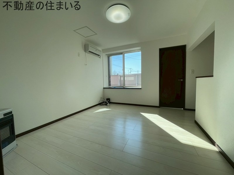 居室・リビング　室内