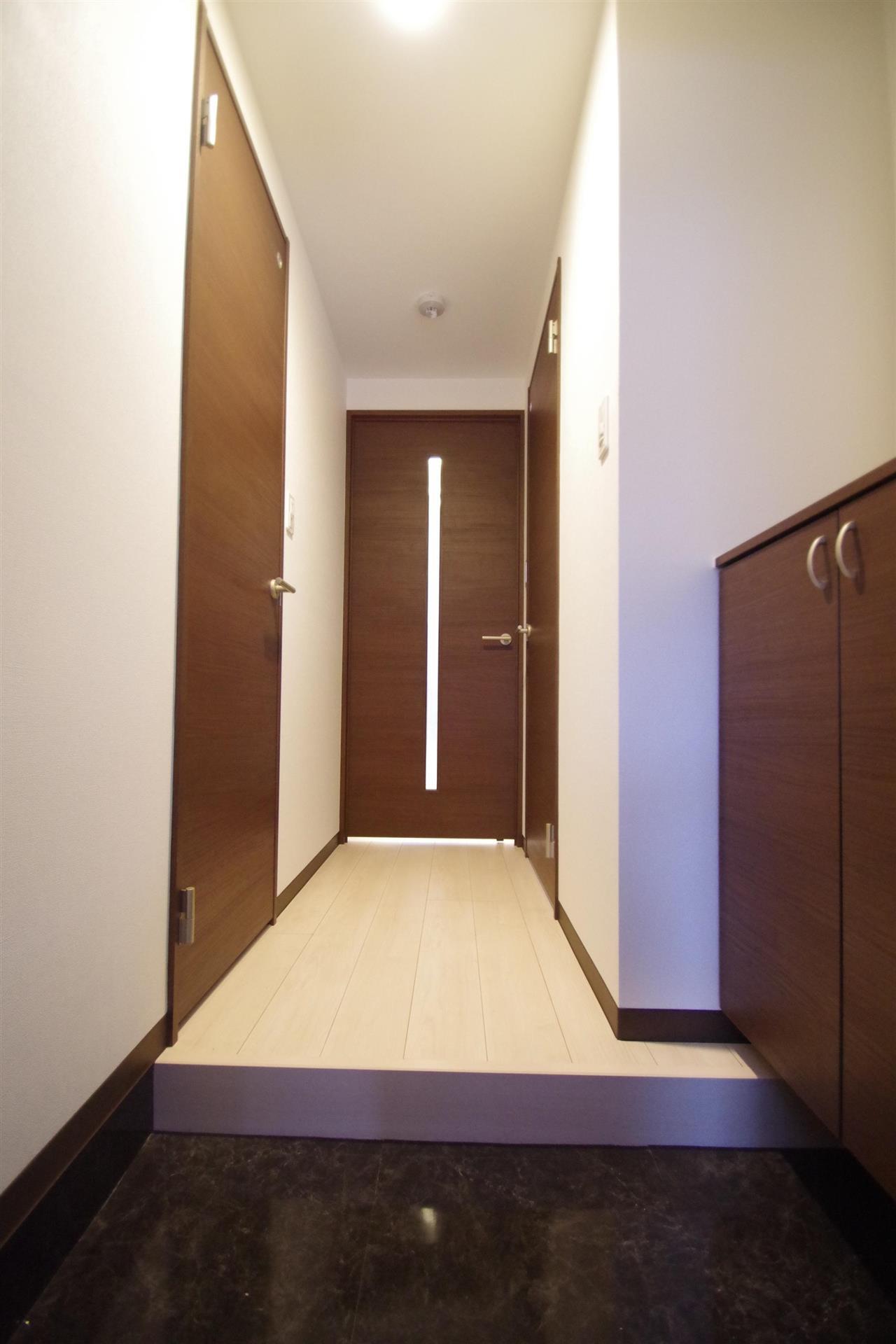 玄関　同タイプ別室の写真です。