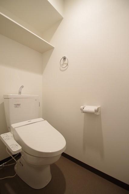 トイレ　同タイプ別室の写真です。