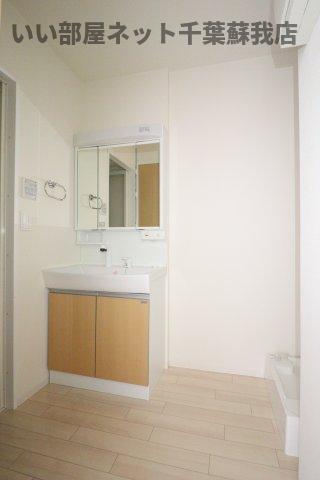 洗面設備　使いやすい洗面所です