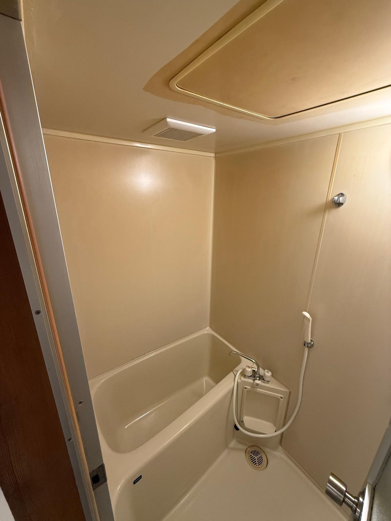 バス・シャワールーム　シャワー水栓等新品です。ゆったりと湯舟に浸かれます。