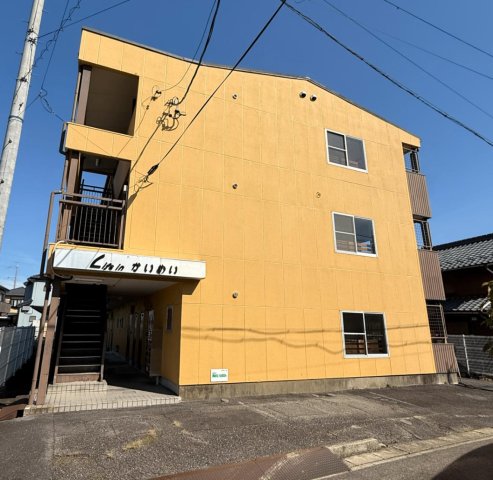 建物外観　全室南向きで日当たり良好です。