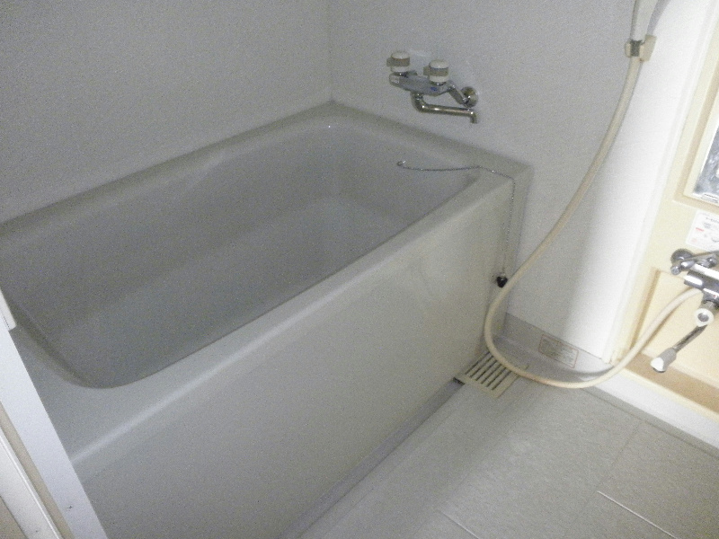 バス・シャワールーム　※浴槽の水蛇口は使用できない