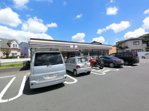コンビニ　セブンイレブン　七栄中央店（コンビニ）まで557m