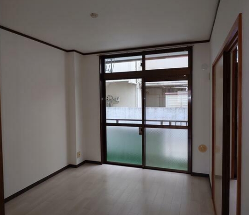 居室・リビング　角部屋・三面採光・2階以上☆