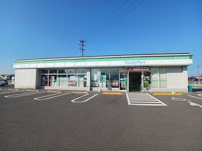 コンビニ　ファミリーマート長尾店さん（コンビニ）まで1100m