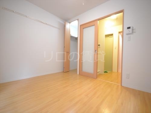 居室・リビング　角部屋★