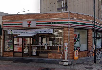 コンビニ　セブンイレブン（コンビニ）まで486m