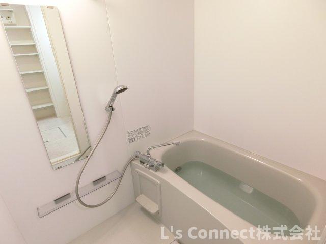 バス・シャワールーム　追焚き、浴室乾燥付きのお風呂。