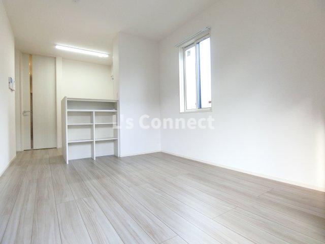 居室・リビング　角部屋で２面に窓があります。