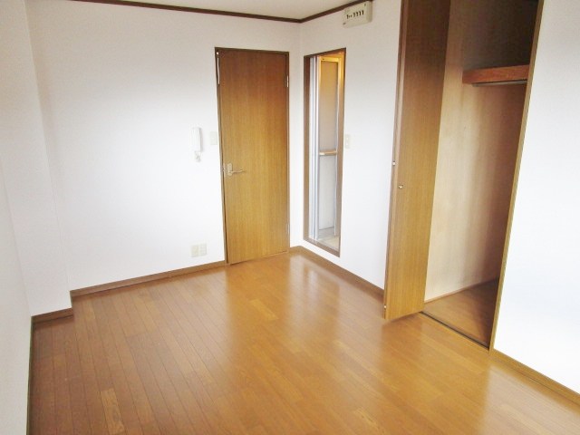 居室・リビング　※別号室の写真使用中