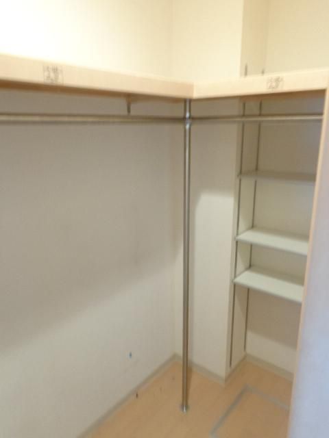 収納　うれしいウォークインＣＬ完備